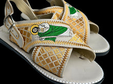 Load image into Gallery viewer, San Judas Bordado en Piel Blanco Huarache Cruzado Mexicano