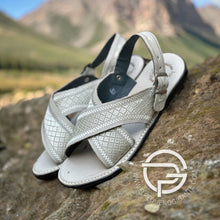 Load image into Gallery viewer, Diamante Hueso Bordado en Piel Hueso Huarache Cruzado - Bone White Diamonds Leather