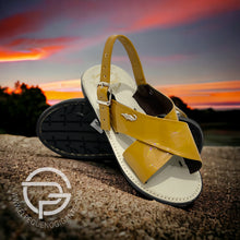 Load image into Gallery viewer, Huarache de Charol Cruzado Mostaza