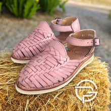 Cargar imagen en el visor de la galería, Camila Girls Leather Pink Huarache Cerrado