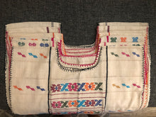 Load image into Gallery viewer, Blusa de Amuzgo Bordado a Mano en Telar | Unitalla