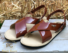 Load image into Gallery viewer, Huarache de Charol Cruzado Caramelo