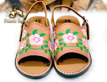 Load image into Gallery viewer, Huarache Cerrado Bordado - Flores Cafe