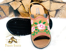 Load image into Gallery viewer, Huarache Cerrado Bordado - Flores Cafe