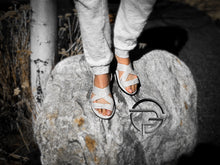 Load image into Gallery viewer, Tejido de Araña Blanco de Piel - Men's Huarache Artesanal Mexicano