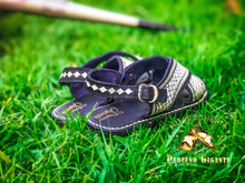 Cargar imagen en el visor de la galería, Black Diamond Niño Huarache Bordado Suela de Llanta Nueva