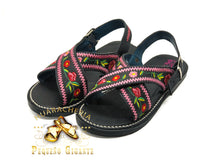Load image into Gallery viewer, Huarache Bordado de Flores Rosa en Piel Negra