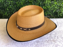 Load image into Gallery viewer, Gallero Palma Morena con Bies