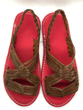 Cargar imagen en el visor de la galería, Tejido de Araña - Huarache Artesanal Mexicano Café