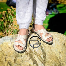 Load image into Gallery viewer, Tejido de Araña Blanco de Piel - Men's Huarache Artesanal Mexicano