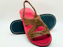 Cargar imagen en el visor de la galería, Tejido de Araña - Huarache Artesanal Mexicano Café