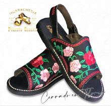 Load image into Gallery viewer, Huarache Cerrado Bordado - Flores Negro