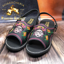 Load image into Gallery viewer, Huarache Cerrado Bordado - Frida Kahlo Negro