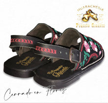 Load image into Gallery viewer, Huarache Cerrado Bordado - Flores Negro