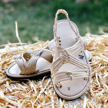Load image into Gallery viewer, Tejido de Araña Blanco de Piel - Men's Huarache Artesanal Mexicano