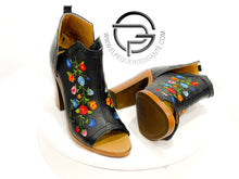 Cargar imagen en el visor de la galería, Laura Premium Mexican Leather Ankle Boots - Mexican Artisanal Embroidered Flower Leather Block Heel