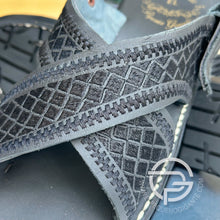 Load image into Gallery viewer, Diamante Negro Bordado en Piel Negra Huarache Cruzado - Black Diamonds Leather
