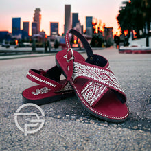 Cargar imagen en el visor de la galería, Thorn Huarache Mexicano Bordado en Piel Rojo | Black and White Leather Mexican Sandals
