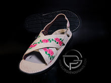 Load image into Gallery viewer, Florecita Blanca para Niña Huarache Mexicano Bordado en Piel
