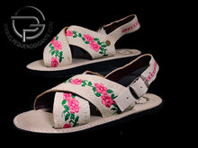 Load image into Gallery viewer, Florecita Blanca para Niña Huarache Mexicano Bordado en Piel
