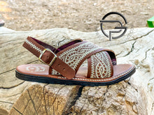 Cargar imagen en el visor de la galería, Thorn Huarache Mexicano Bordado en Piel café | Brown and White Leather Mexican Sandals
