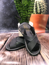 Load image into Gallery viewer, Kids | Niño Huarache de Piel Cruzado Negro
