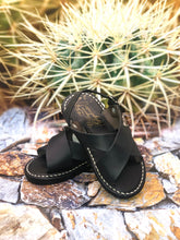 Load image into Gallery viewer, Toddler | Bebe Huarache de Piel Cruzado Negro
