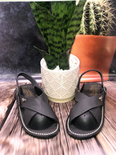 Load image into Gallery viewer, Kids | Niño Huarache de Piel Cruzado Negro
