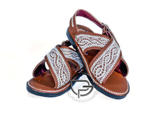 Cargar imagen en el visor de la galería, Thorn Huarache Mexicano Bordado en Piel café | Brown and White Leather Mexican Sandals
