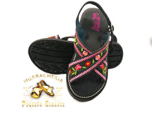 Load image into Gallery viewer, Huarache Bordado de Flores Rosa en Piel Negra
