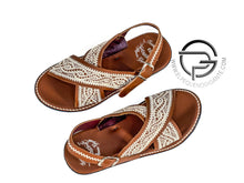 Cargar imagen en el visor de la galería, Thorn Huarache Mexicano Bordado en Piel café | Brown and White Leather Mexican Sandals
