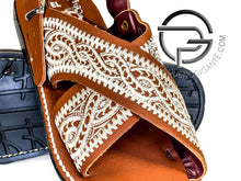 Load image into Gallery viewer, Thorn Huarache Mexicano Bordado en Piel café | Brown and White Leather Mexican Sandals
