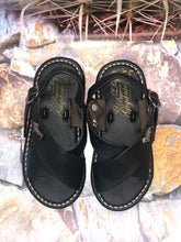 Load image into Gallery viewer, Toddler | Bebe Huarache de Piel Cruzado Negro
