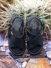 Load image into Gallery viewer, Toddler | Bebe Huarache de Piel Cruzado Negro
