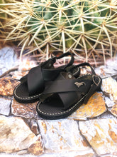 Load image into Gallery viewer, Toddler | Bebe Huarache de Piel Cruzado Negro
